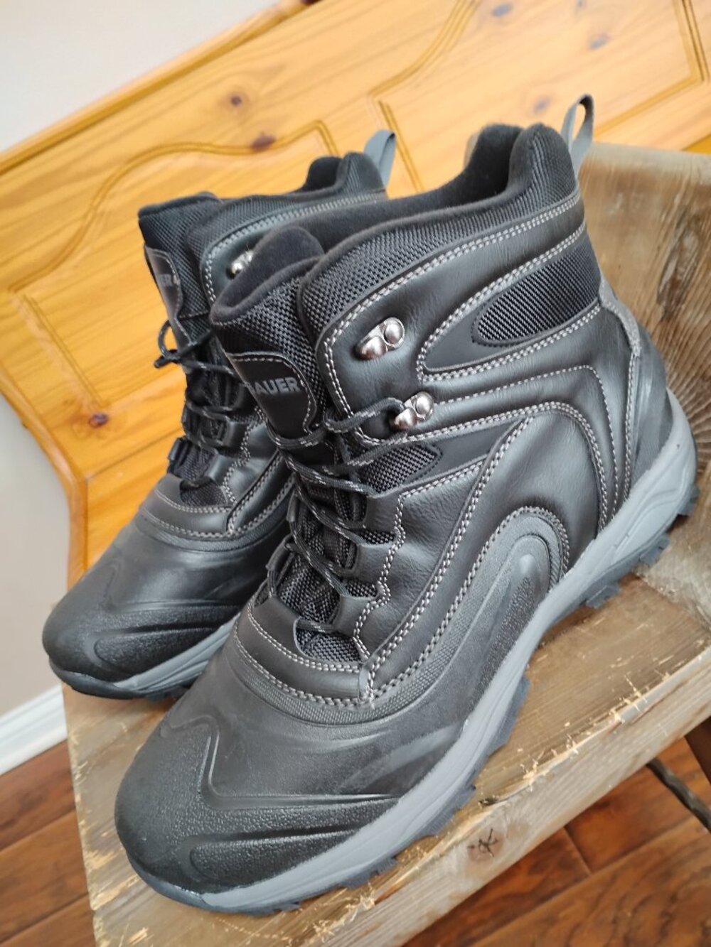 Eddie Bauer Riley Men's Size 12 Winter Boots MENS Black Lace Up Water Resistant
